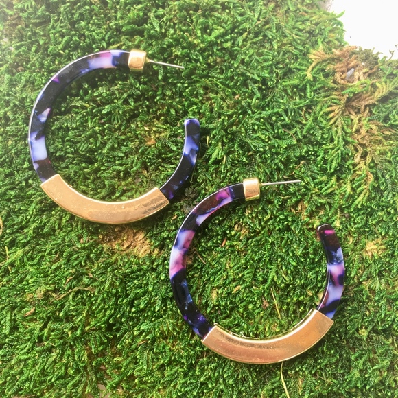 Purple Gold Bar Acrylic Tortoise Hoop Earrings - Picture 4 of 7